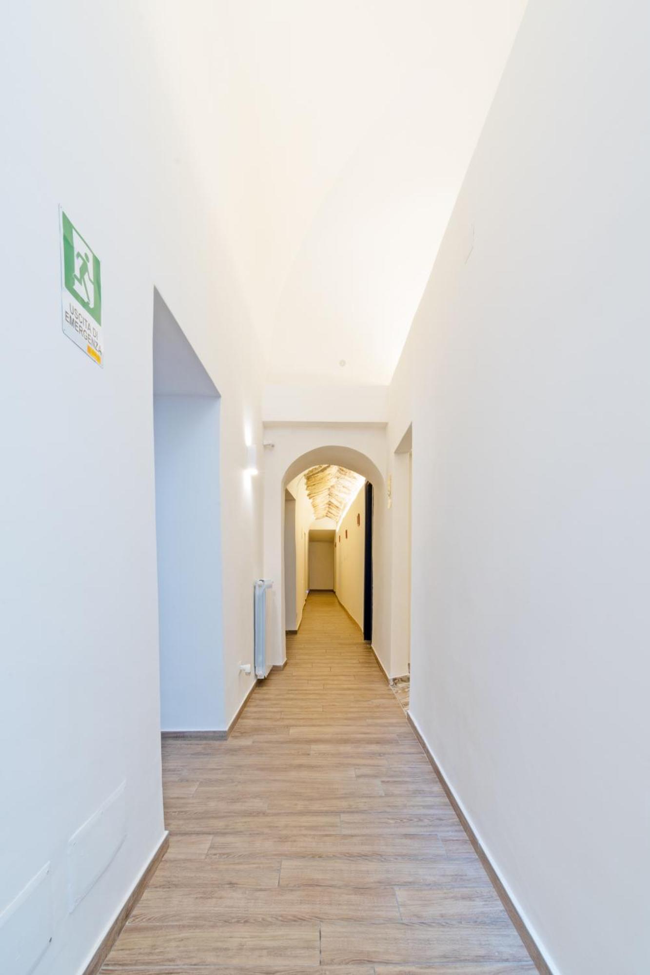 Palazzo Belmosto Наполи Екстериор снимка